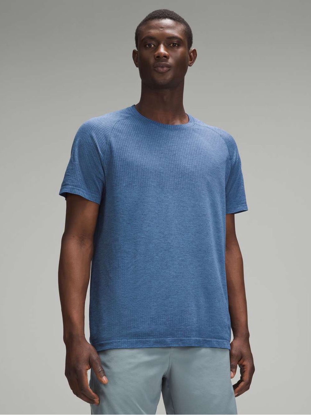 Lululemon Metal Vent Tech Short-Sleeve Shirt
Night Sea / Soft Denim